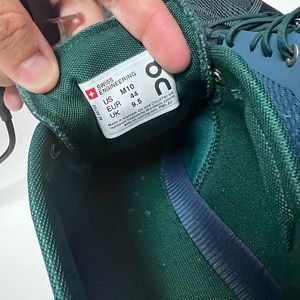 Men’s OnClouds size 10